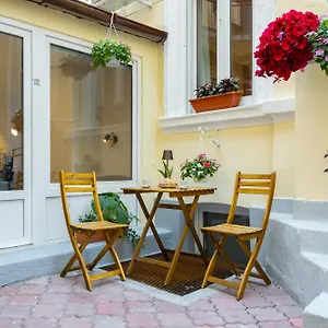 https://emil-balaban-luxury-apartment.bucharesthotelsnow.com