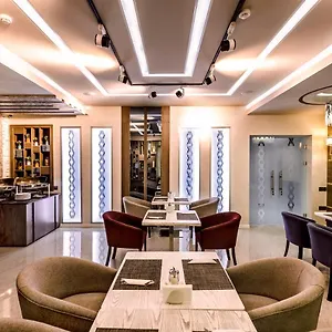 https://parallel-hotel.aboutbakuhotels.com